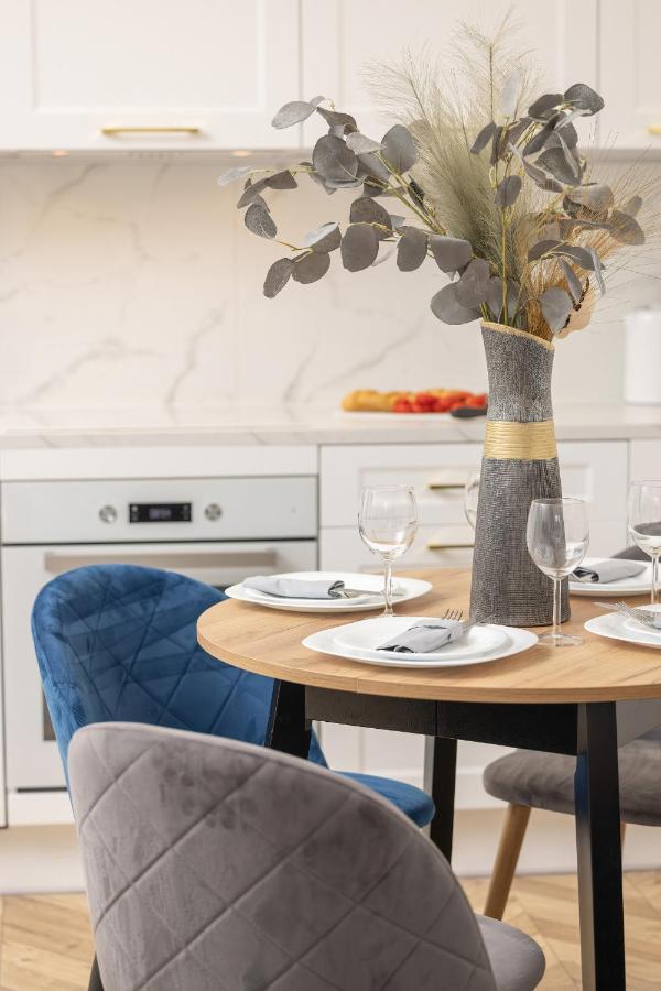 Beautiful One Bedroom Apartment Zamkowa By Rent Like Home Gdansk Luaran gambar